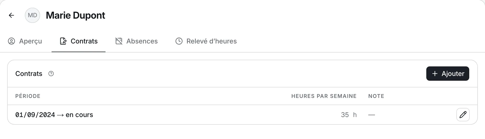 L’onglet Contrats d’une fiche employé.